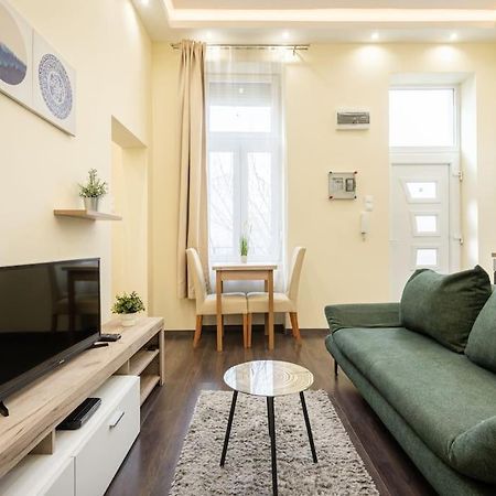 Peppy Home Of Harmony Budapest Exterior photo