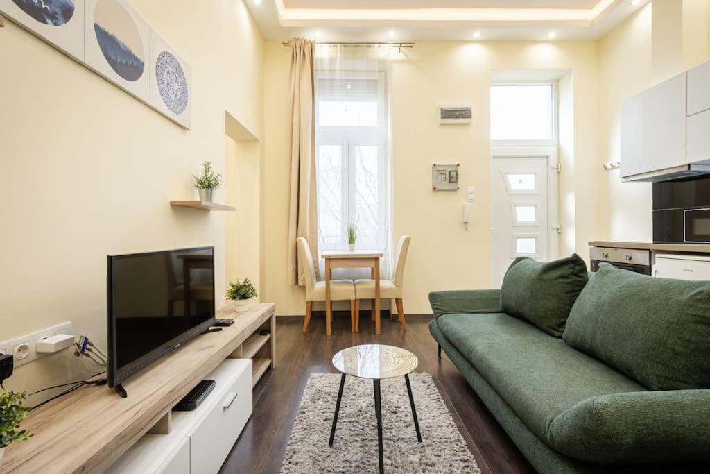 Peppy Home Of Harmony Budapest Exterior photo