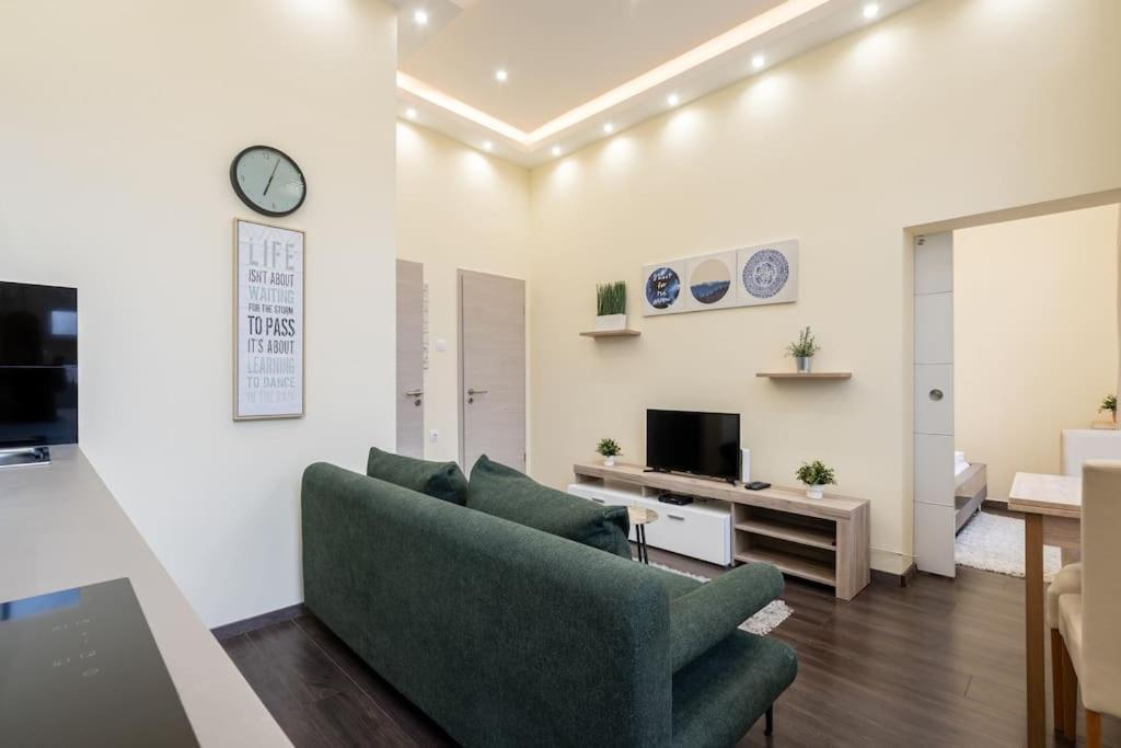 Peppy Home Of Harmony Budapest Exterior photo